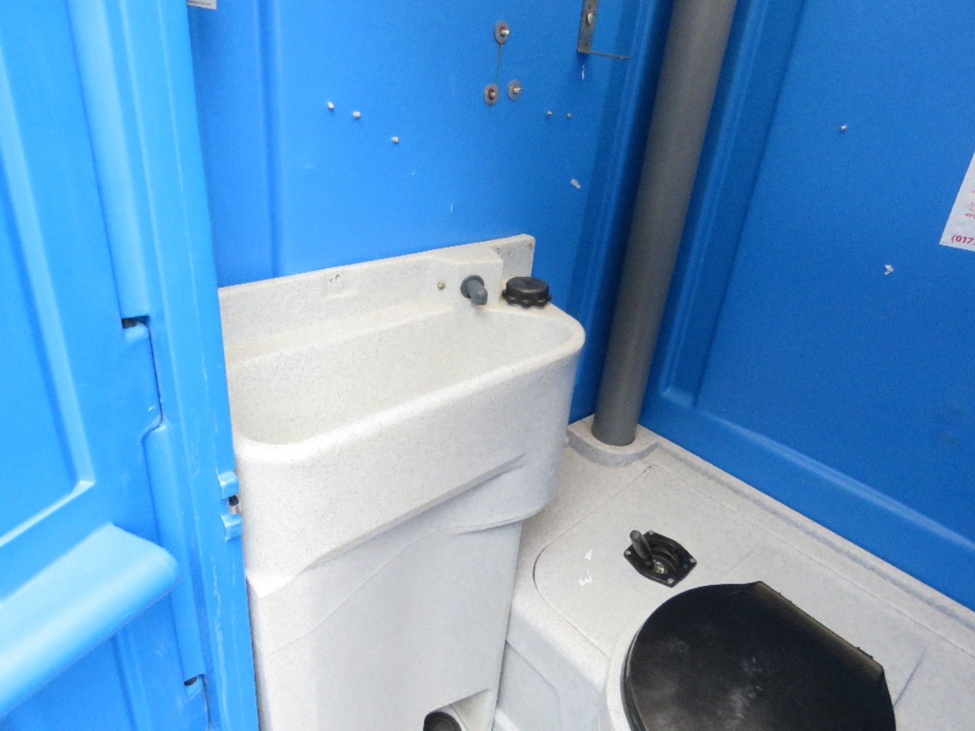 PORTABLE SITE TOILET. PLEASE SEE IMAGES FOR CONDITION AND TO SEE FITTED EQUIPMENT. THIS LOT IS SOLD - Image 4 of 4