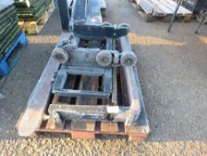 FORKLIFT TRUCK CARRIAGE AND FORK ASSEMBLY.