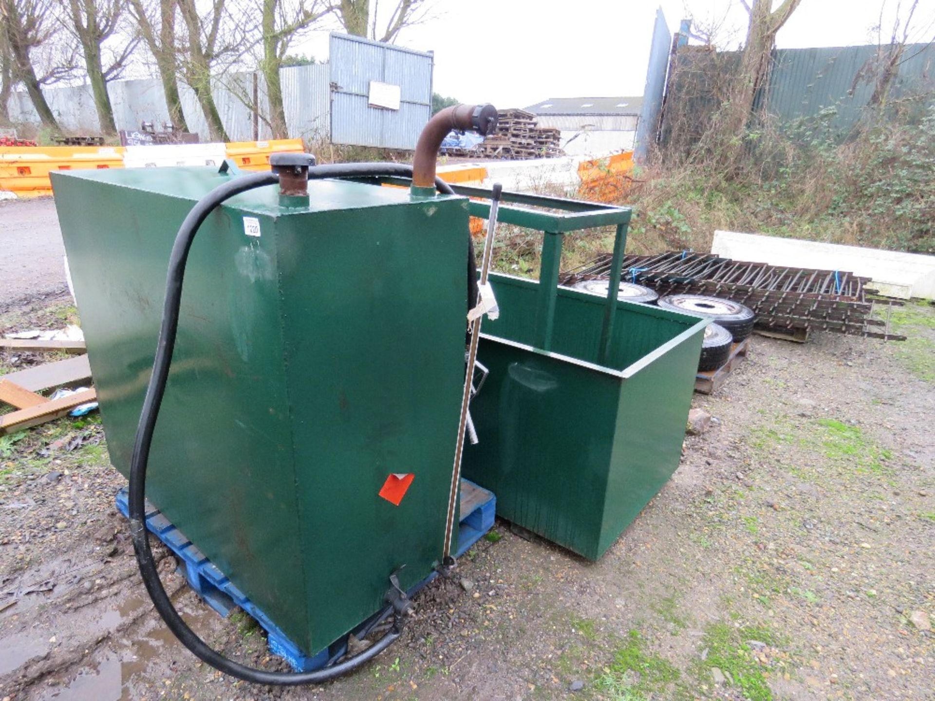 METAL FUEL/OIL TANK WITH EXTERNAL BUND TRAY PLUS A STAND. EX COMPANY LIQUIDATION.