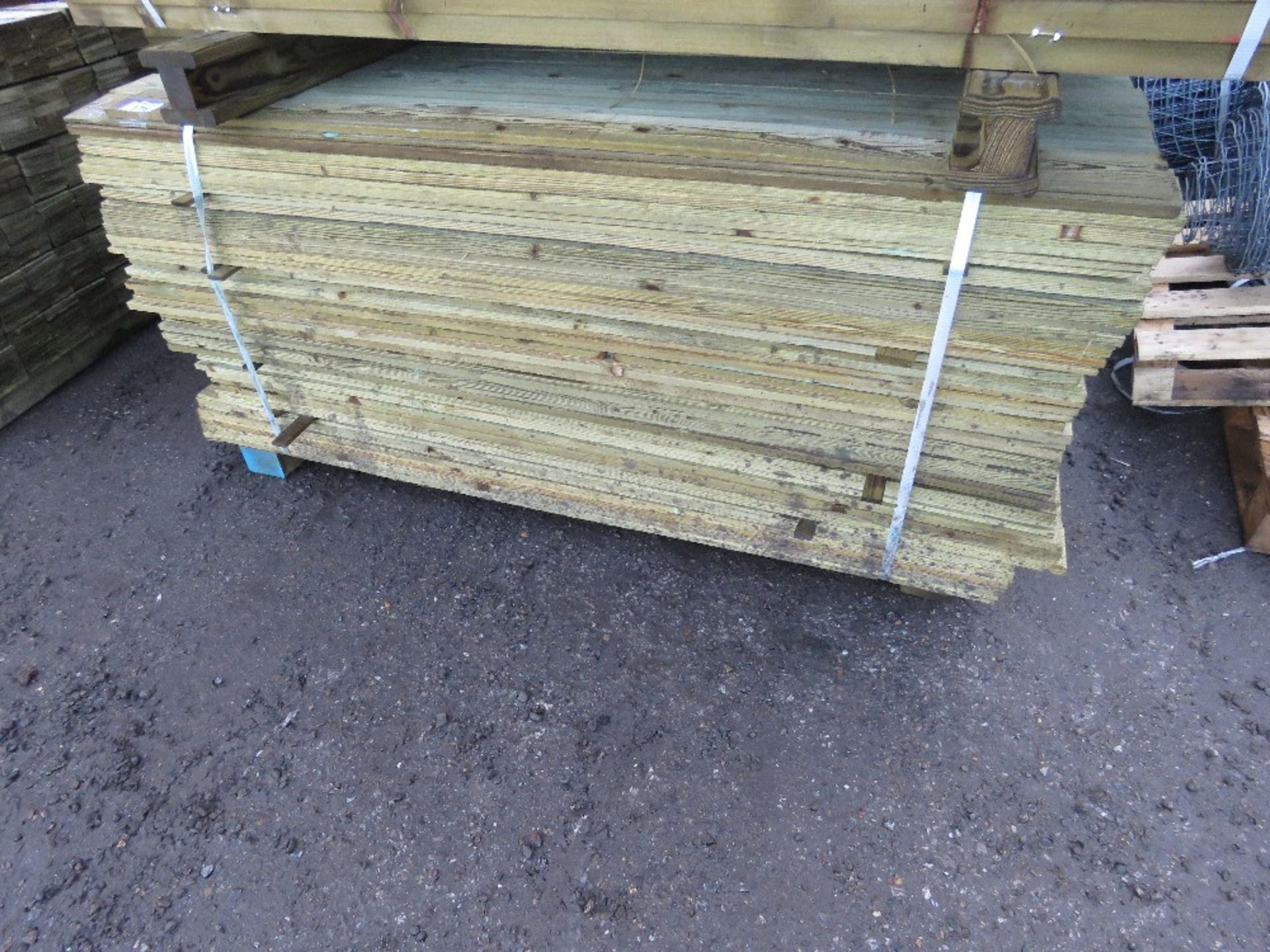 LARGE BUNDLE OF PRESSURE TREATED FEATHER EDGE TIMBER CLADDING: 1.65M LENGTH X 10CM WIDTH APPROX.