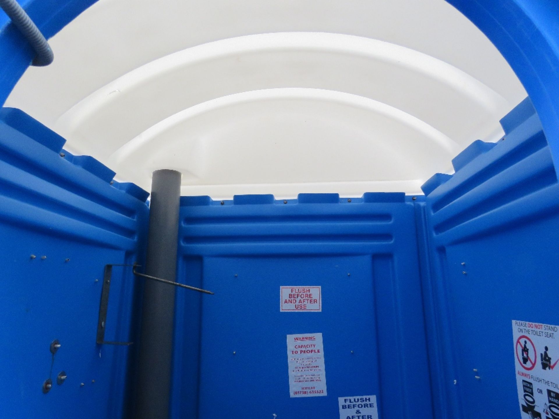 PORTABLE SITE TOILET. PLEASE SEE IMAGES FOR CONDITION AND TO SEE FITTED EQUIPMENT. THIS LOT IS SOLD - Image 3 of 4