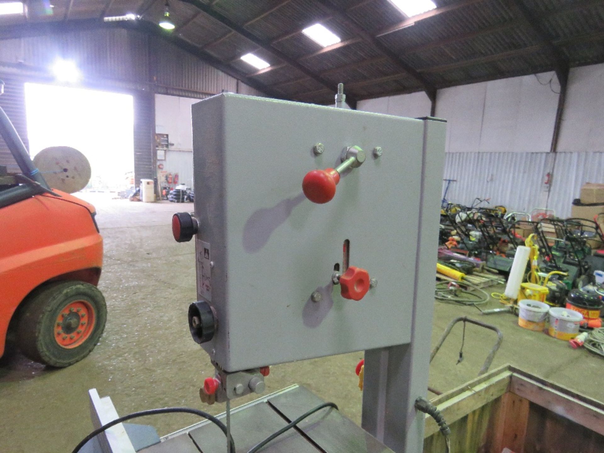 METABO BAS317 240VOLT BANDSAW. WORKING WHEN RECENTLY REMOVED FROM WORKSHOP. THIS LOT IS SOLD UNDER T - Image 4 of 4