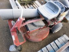 SNAPPER TYPE RIDE ON MOWER WITH COLLECTOR. THIS LOT IS SOLD UNDER THE AUCTIONEERS MARGIN SCHEME, THE