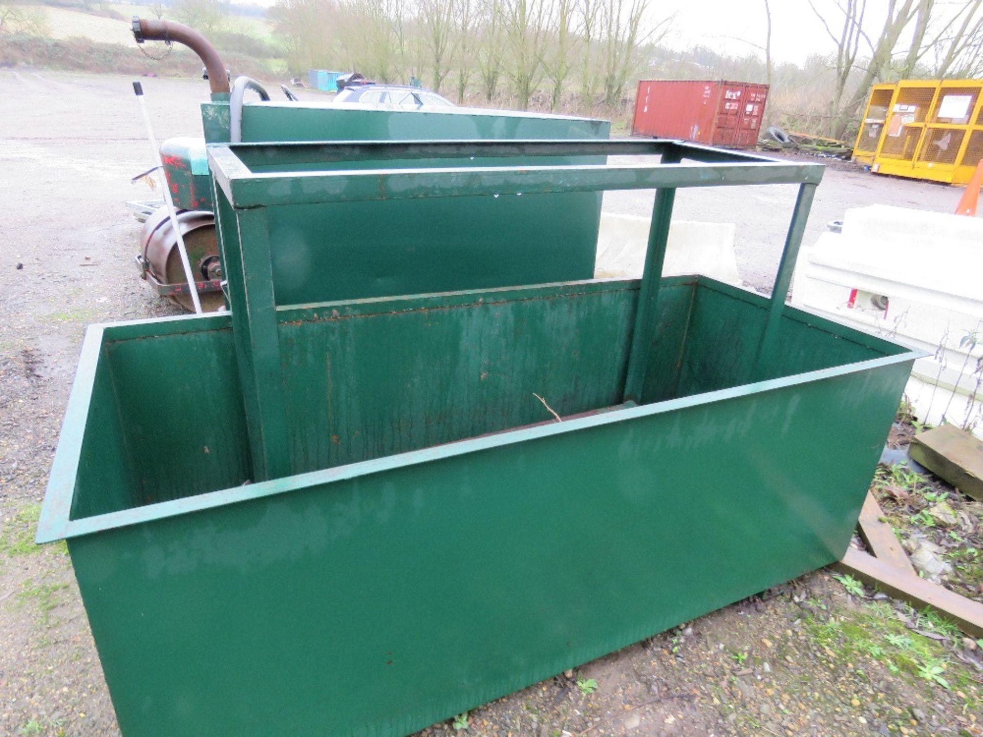 METAL FUEL/OIL TANK WITH EXTERNAL BUND TRAY PLUS A STAND. EX COMPANY LIQUIDATION. - Image 3 of 4