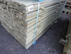 LARGE PACK OF TREATED VENETIAN SLAT FENCE CLADDING TIMBERS. SIZE: 1.83M LENGTH X 45CM WIDTH X 17MM D