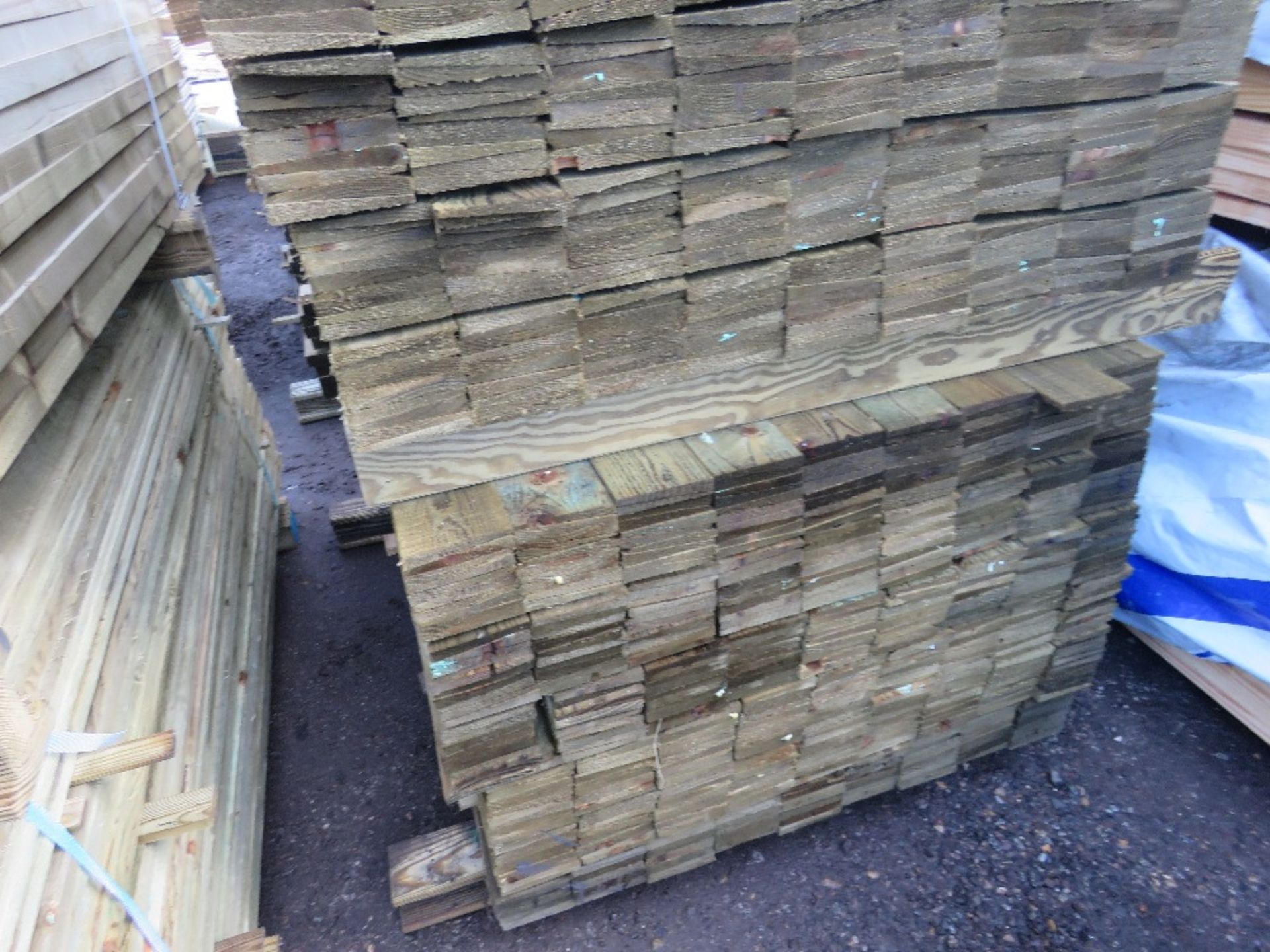 2 X BUNDLES OF PRESSURE TREATED FEATHER EDGE TIMBER CLADDING: 1.2M LENGTH X 10CM WIDTH APPROX. - Image 3 of 3