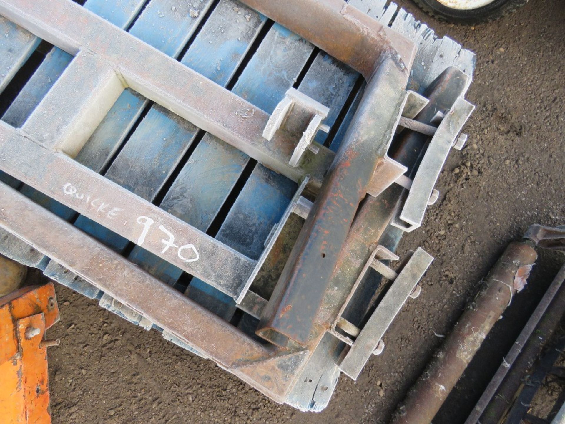 SET OF FORKS PLUS A BACKPLATE TO FIT QUICKE 970 TRACTOR LOADER. THIS LOT IS SOLD UNDER THE AUCTIONEE - Image 3 of 3