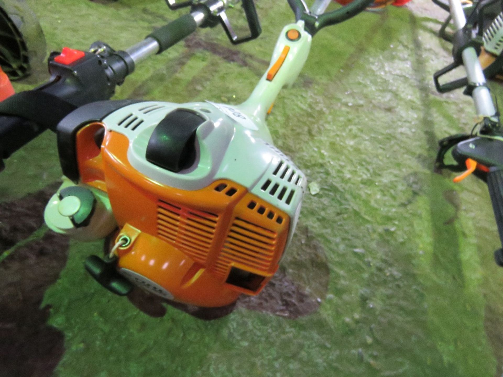 STIHL FS40 PETROL ENGINED STRIMMER. THIS LOT IS SOLD UNDER THE AUCTIONEERS MARGIN SCHEME, THEREFORE