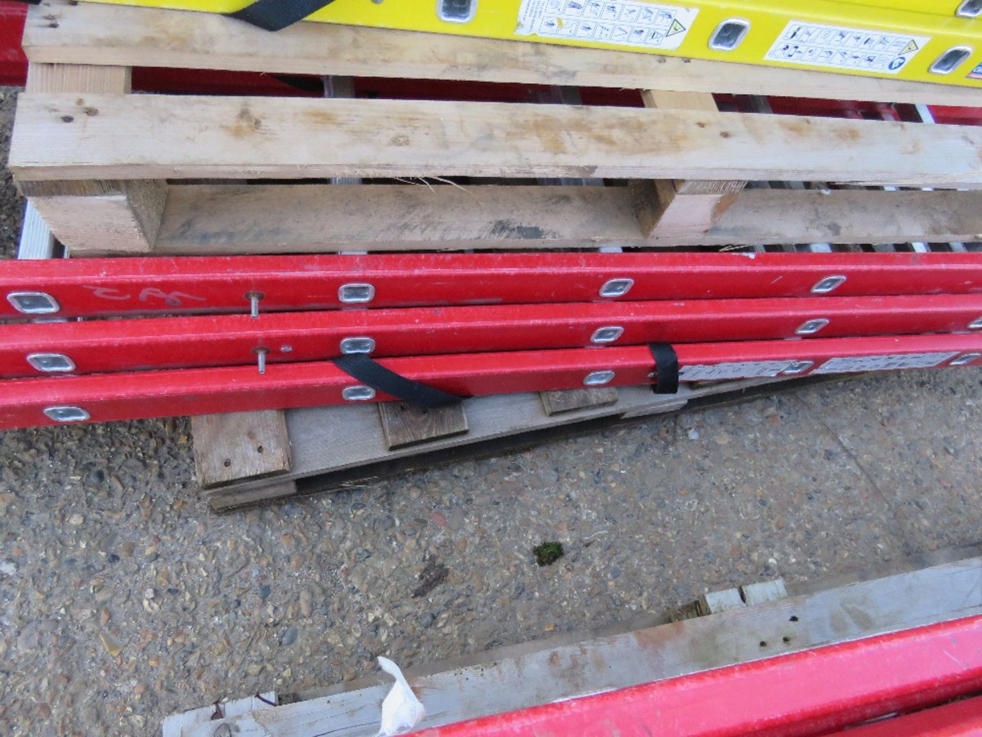 2 X RED GRP 3 STAGE EXTENDING LADDERS. NO VAT ON HAMMER PRICE. - Image 2 of 2