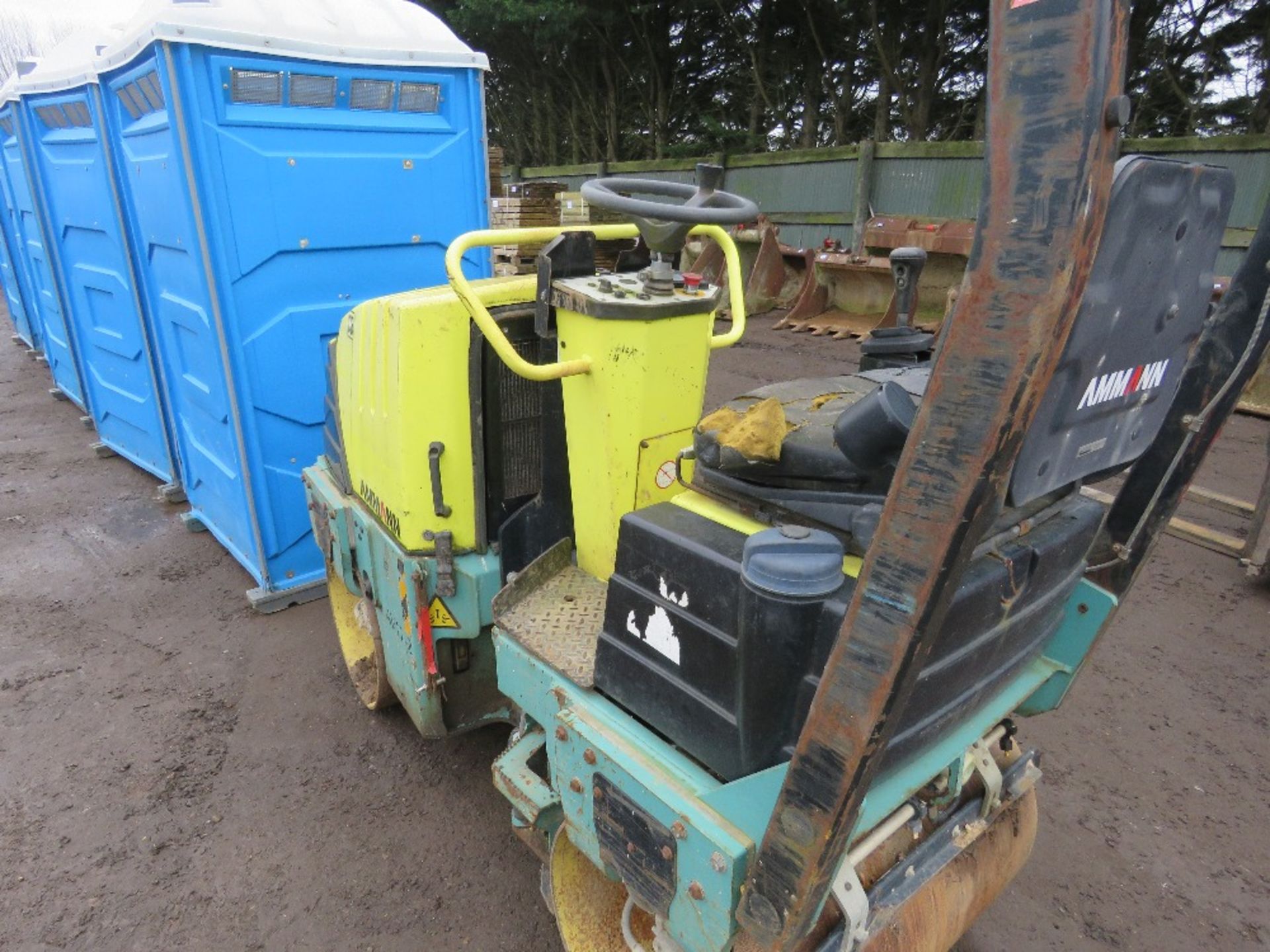 AMMANN AV12 DOUBLE DRUM ROLLER, YEAR 2012. 570 REC HOURS. SN:TFAAV12EYC0012706. DIRECT FROM LOCAL CO - Image 4 of 7