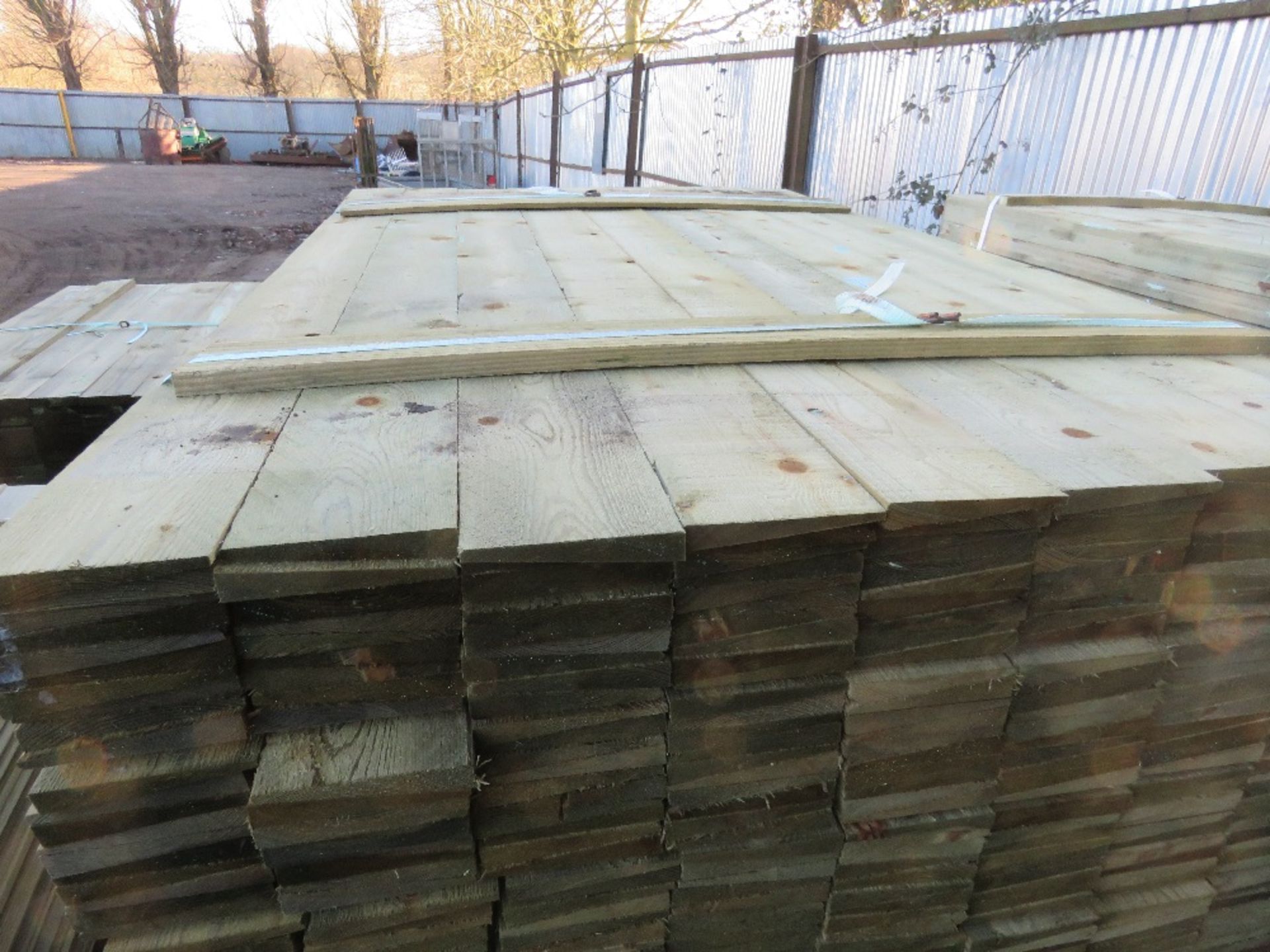 LARGE PACK OF TREATED FEATHER EDGE FENCE CLADDING TIMBER BOARDS. SIZE: 1.5M LENGTH X 10CM WIDTH APPR - Image 3 of 3