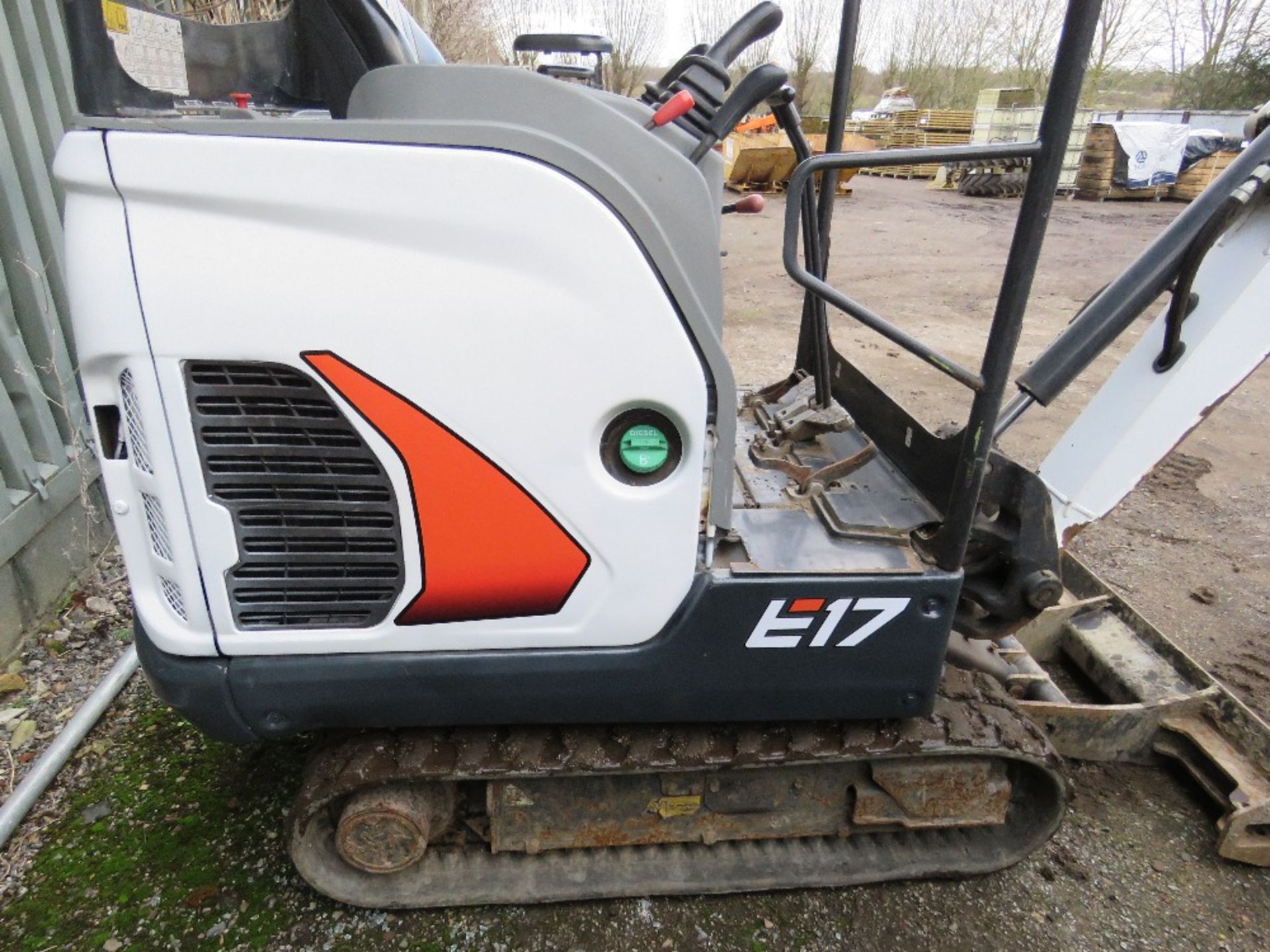 BOBCAT E17 RUBBER TRACKED MINI EXCAVATOR, YEAR 2018. SET OF 3 BUCKETS. 1116.6 REC HOURS. SN:B27H1302 - Image 10 of 15