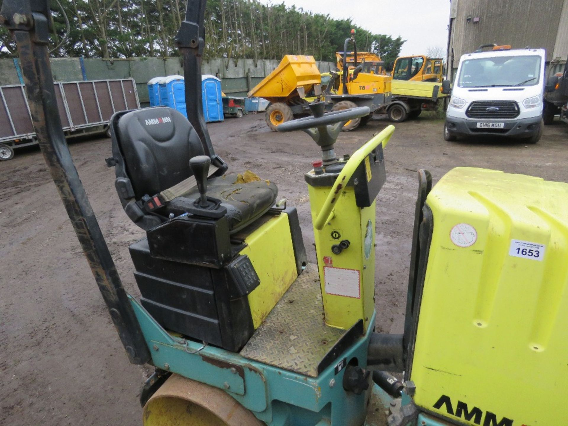 AMMANN AV12 DOUBLE DRUM ROLLER, YEAR 2012. 570 REC HOURS. SN:TFAAV12EYC0012706. DIRECT FROM LOCAL CO - Image 2 of 7