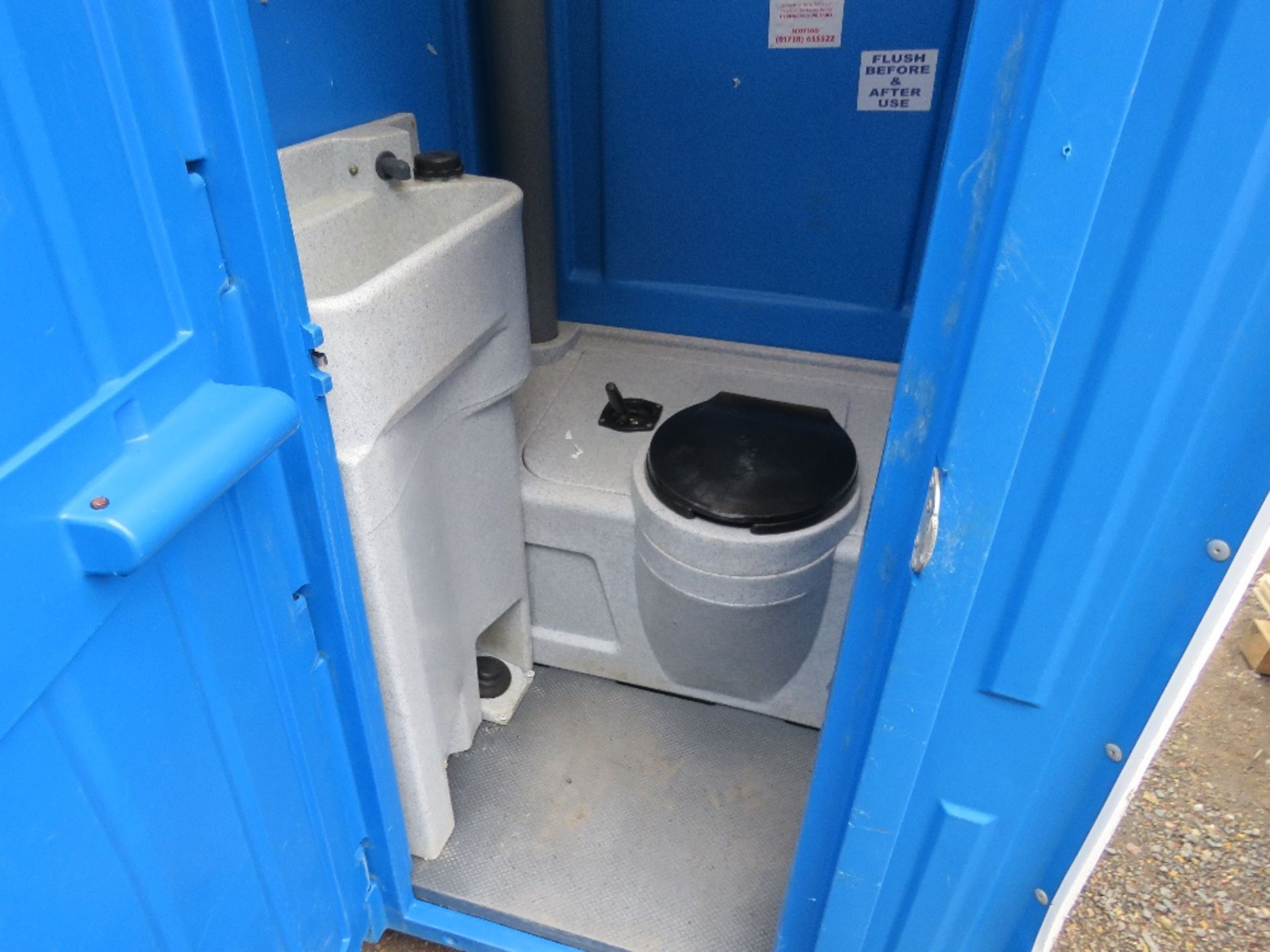 PORTABLE SITE TOILET. PLEASE SEE IMAGES FOR CONDITION AND TO SEE FITTED EQUIPMENT. THIS LOT IS SOLD - Image 2 of 4