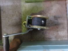 SMALL SIZED STRAP BOAT WINCH.