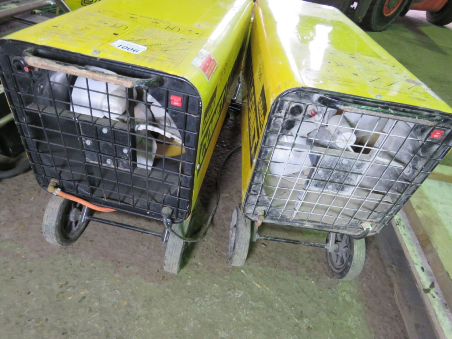 2 X CALOR COMET LARGE CAPACITY SPACE HEATERS.THIS LOT IS SOLD UNDER THE AUCTIONEERS MARGIN SCHEME, T - Image 2 of 3