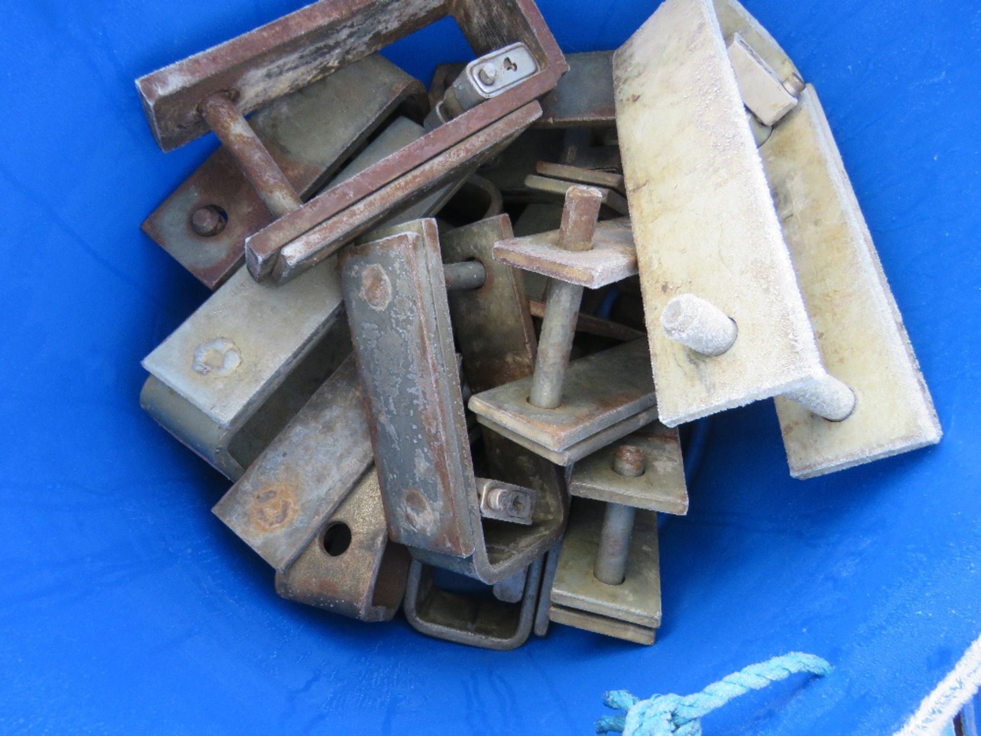 BUCKET CONTAINING ASSORTED ECAVATOR TRACK LOCKS, NO KEYS (16NO APPROX IN TOTAL). - Image 2 of 3