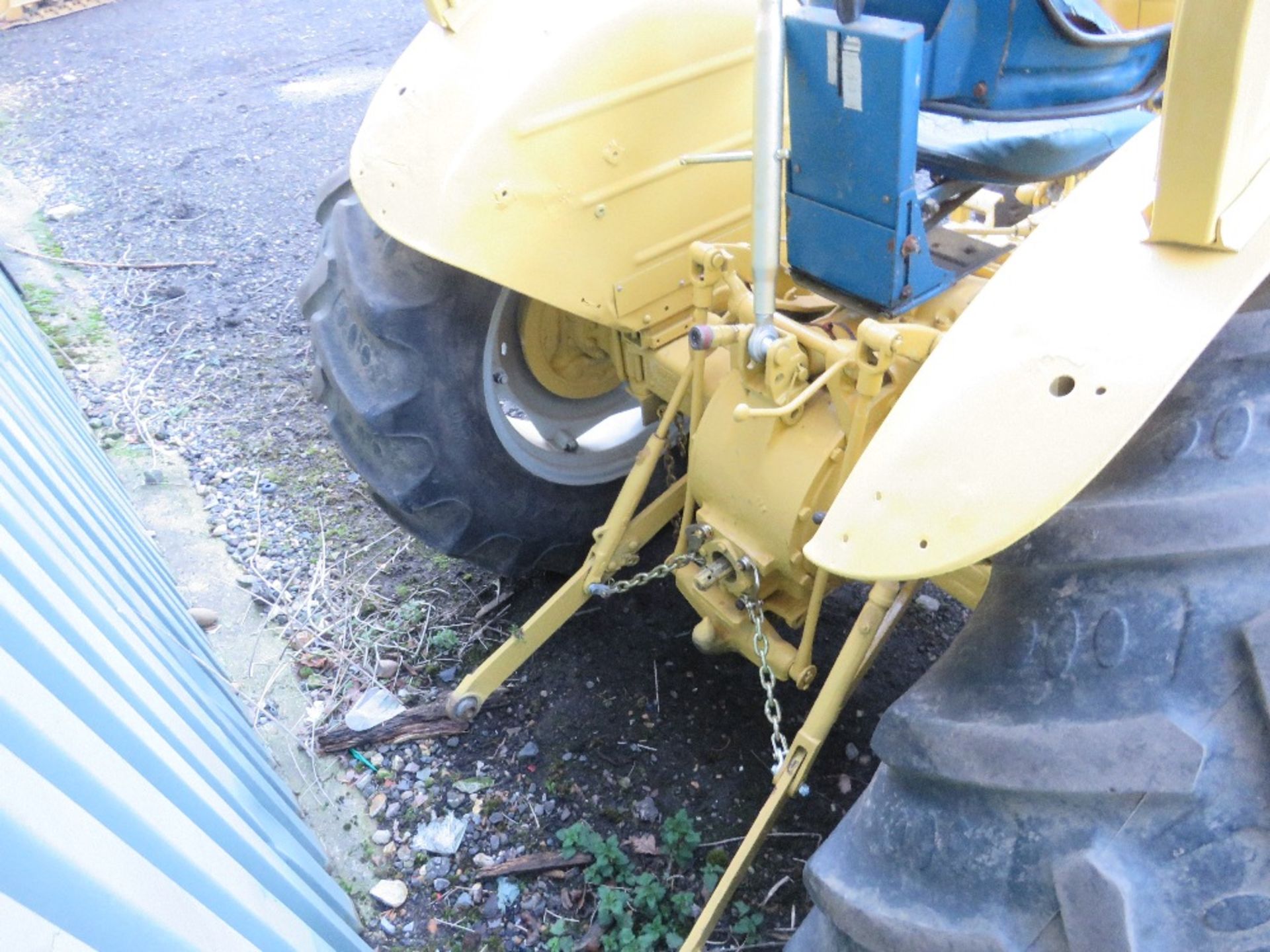 FORD INDUSTRIAL SPEC AGRICULTURAL TRACTOR, LIKE A 3000. UNFINISHED PROJECT. WHNE TESTED WAS SEEN TO - Image 4 of 8