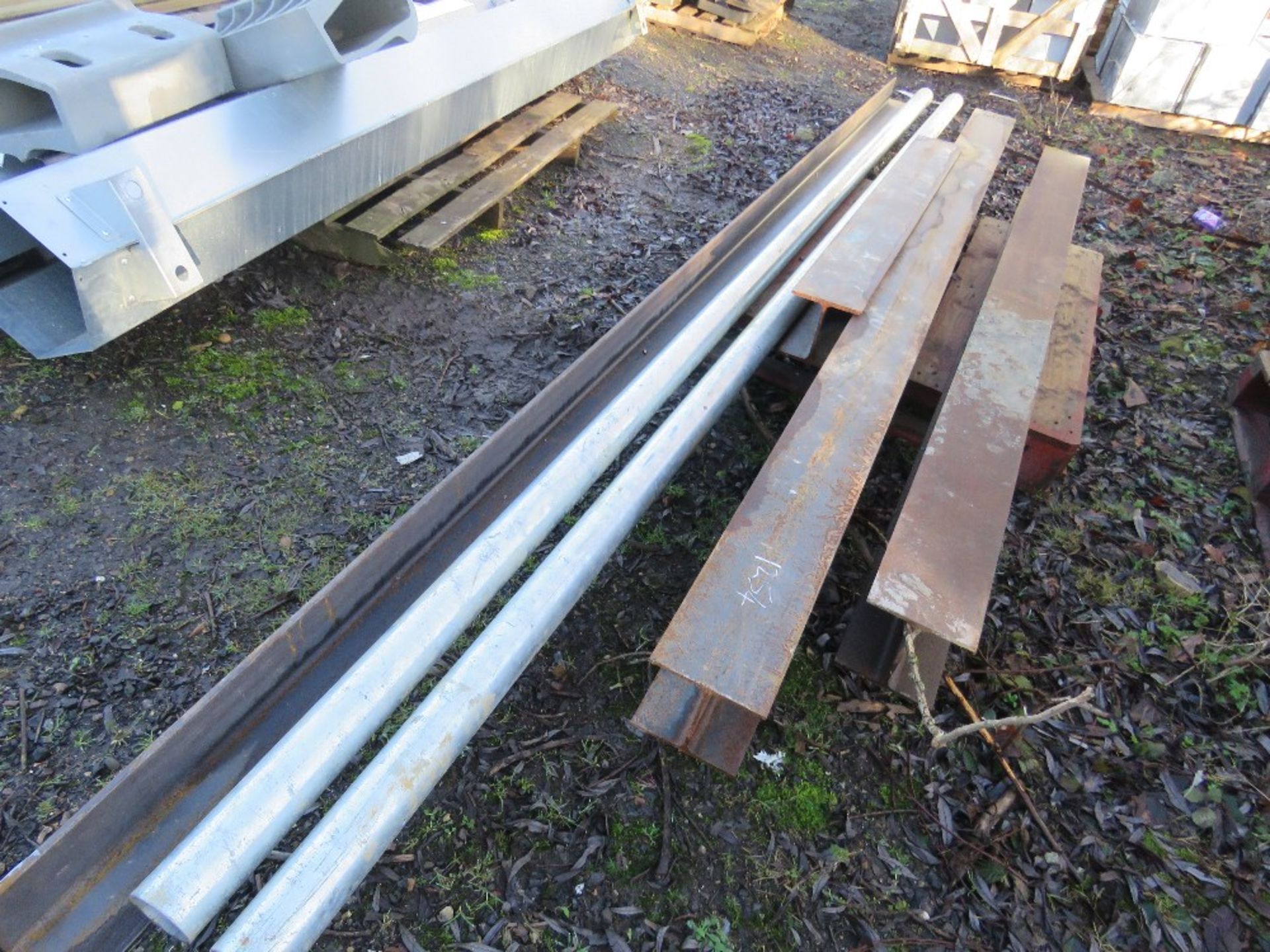 PALLET CONTAINING STEEL PIPES, 3 X RSJ STEELS PLUS HD ANGLE IRON. THIS LOT IS SOLD UNDER THE AUCTION - Image 2 of 4