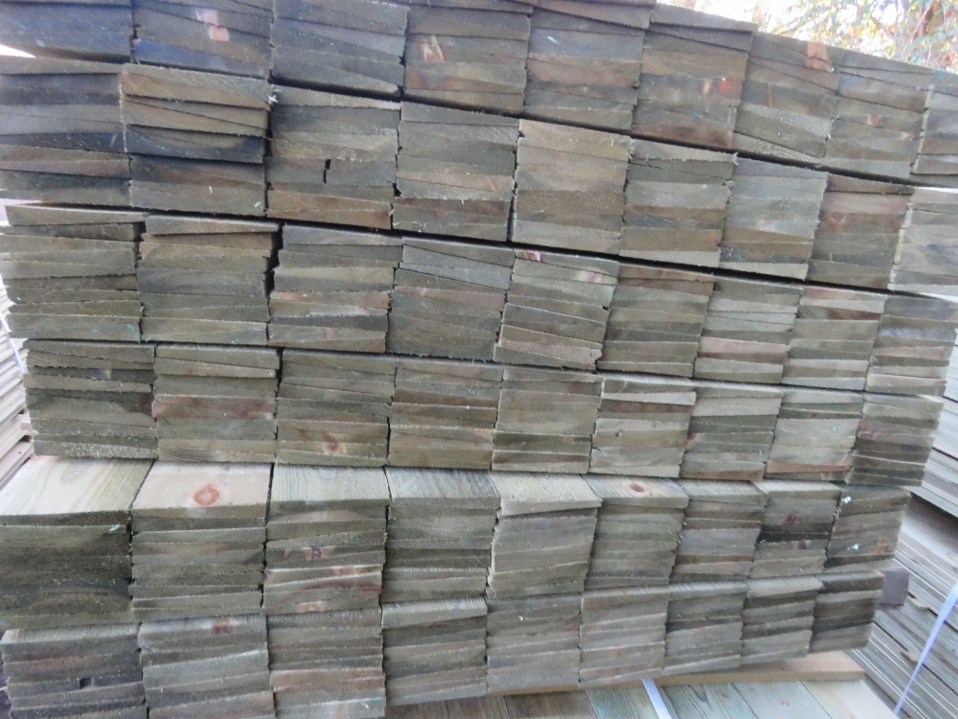 LARGE PACK OF TREATED FEATHER EDGE FENCE CLADDING TIMBER BOARDS. SIZE: 1.5M LENGTH X 10CM WIDTH APPR - Image 2 of 3