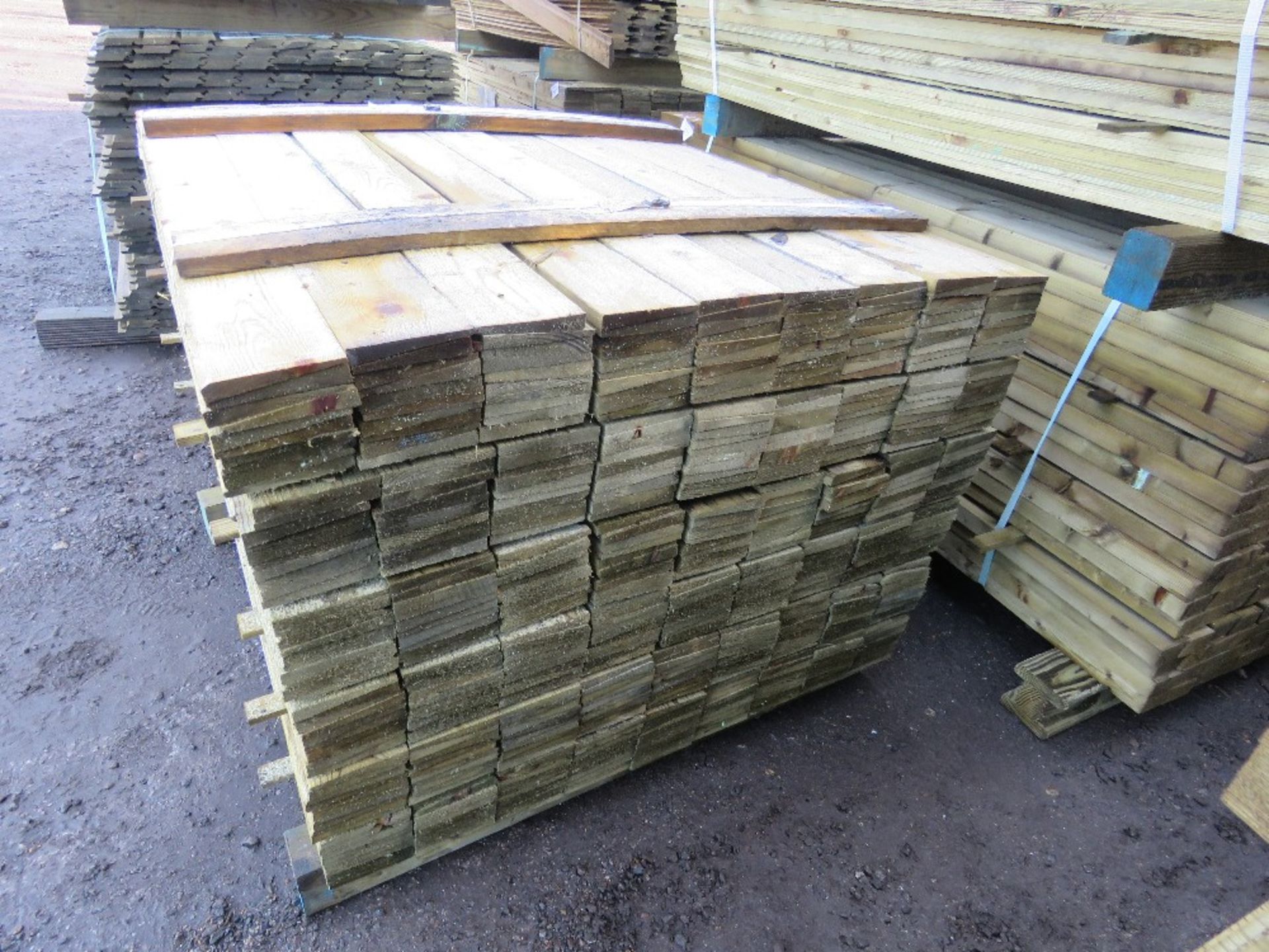 LARGE BUNDLE OF PRESSURE TREATED FEATHER EDGE TIMBER CLADDING: 1.2M LENGTH X 10CM WIDTH APPROX. - Image 2 of 3