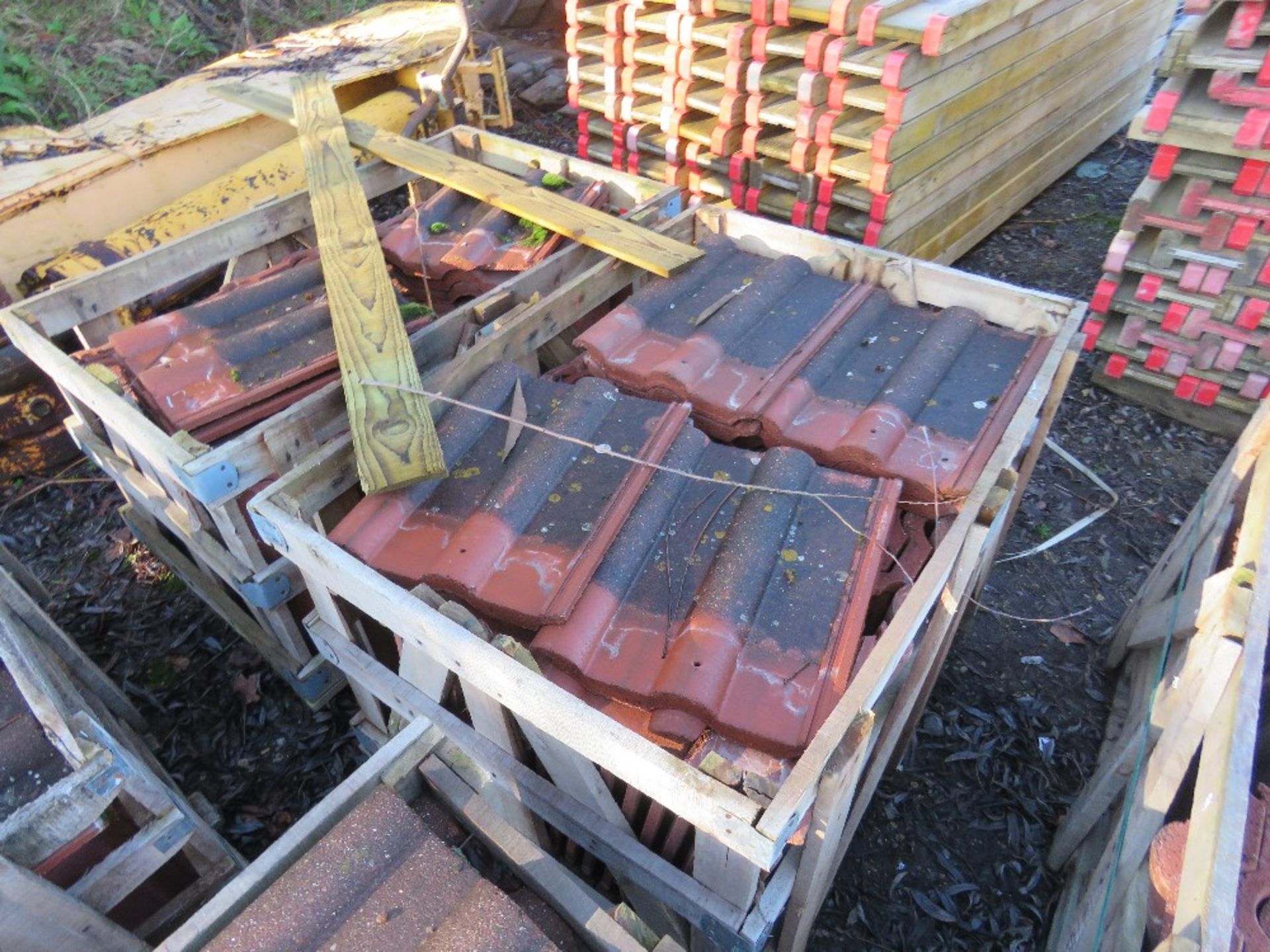 6 X STILLAGES OF REDLAND CONCRETE ROOF TILES, PRE USED. RECENTLY REMOVED FROM HOUSE BEING DEMOLISHED - Image 3 of 5