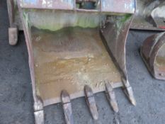 EXCAVATOR BUCKET: 1.2M WIDTH APPROX, DENTED BASE, WITH 65MM PINS.