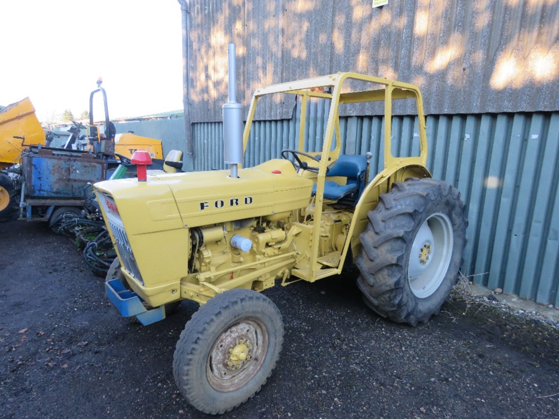 FORD INDUSTRIAL SPEC AGRICULTURAL TRACTOR, LIKE A 3000. UNFINISHED PROJECT. WHNE TESTED WAS SEEN TO - Image 2 of 8