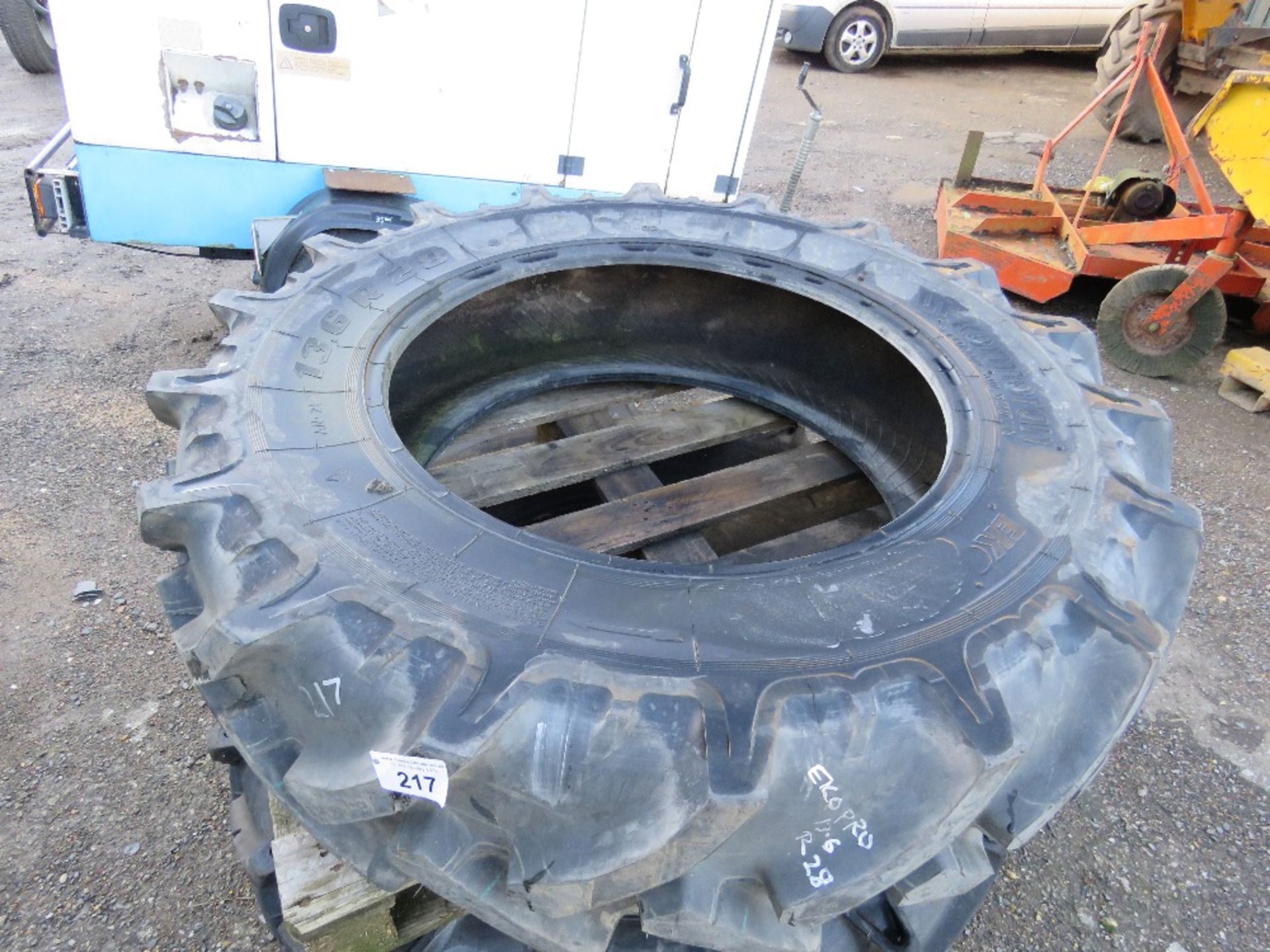 KORMORAN AGRICULTURAL TYRE. SIZE:13.6R28.