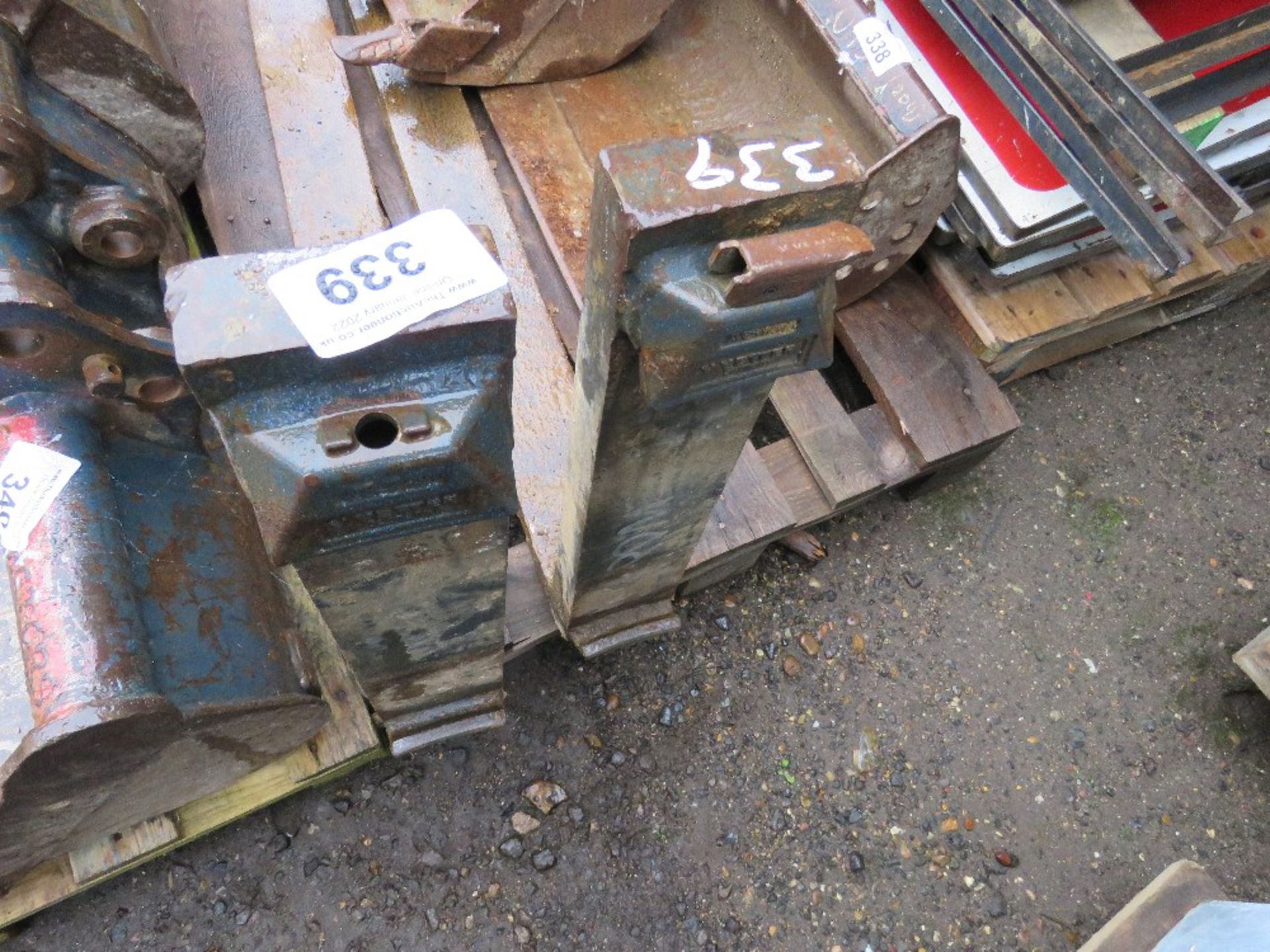 PAIR OF FORKLIFT TINES (ONE END IS DAMAGED) - Image 3 of 3