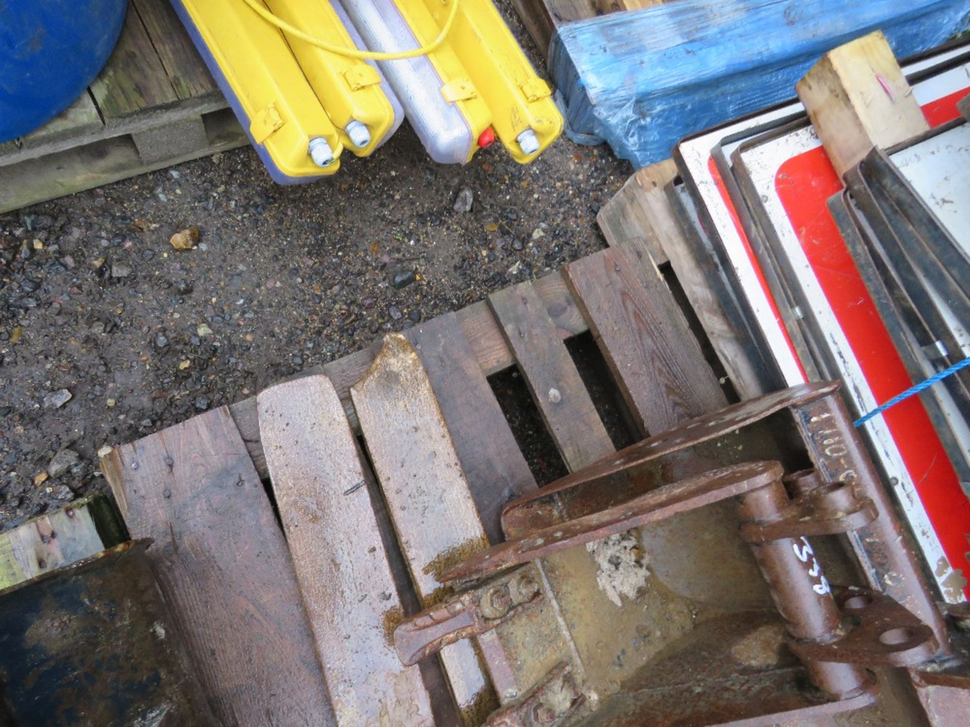 PAIR OF FORKLIFT TINES (ONE END IS DAMAGED) - Image 2 of 3