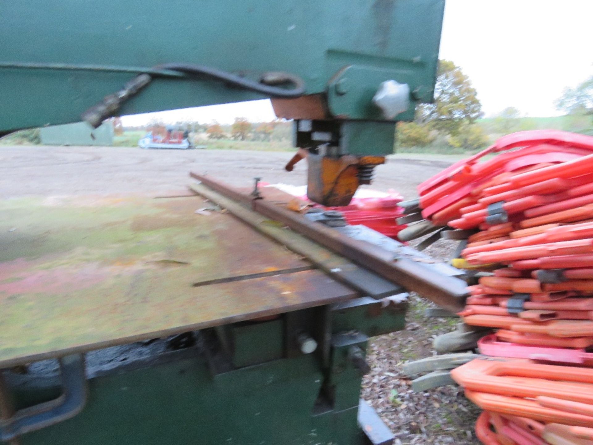 PEDDINGTONS HYDRAULIC 1000 PRESS AND SHEAR MACHINE, 75CM THROAT APPROX. - Image 4 of 6