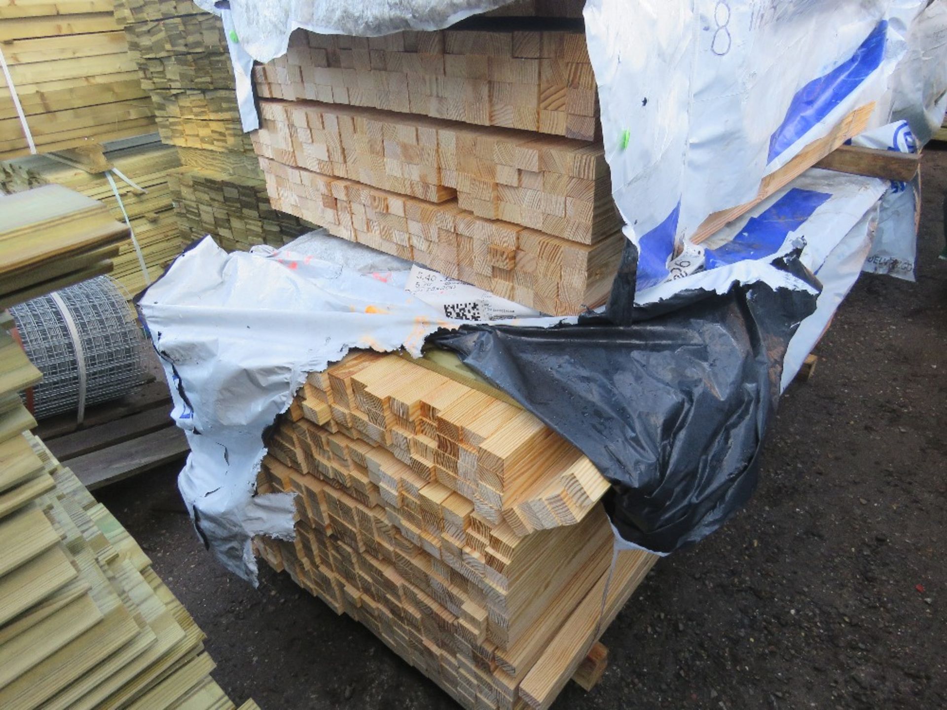 LARGE STACK OF 2 X BUNDLES OF UNTREATED TIMBERS 1.8-2.1M LENGTH APPROX , 30MM X 45MM APPROX. - Image 2 of 3