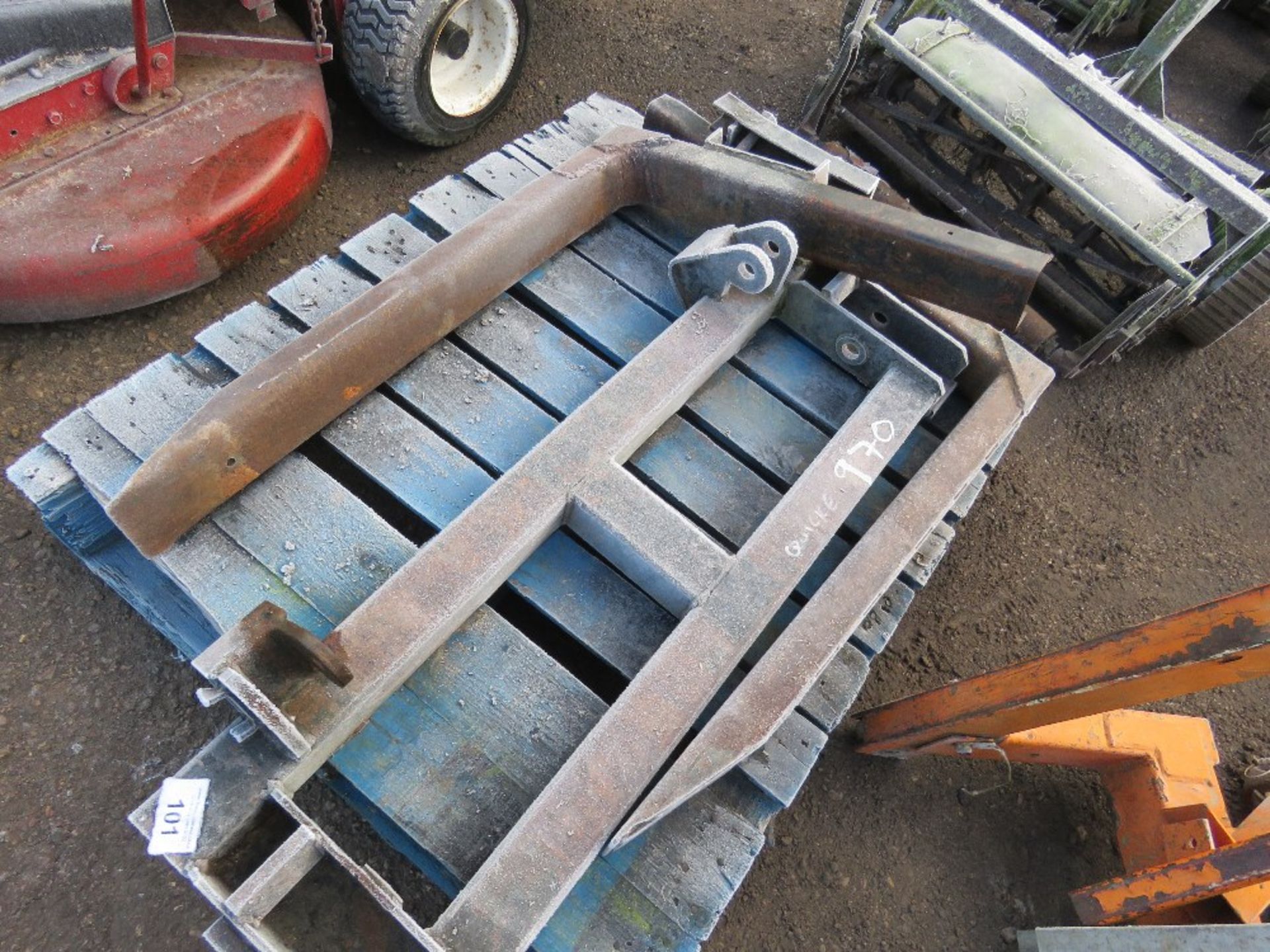 SET OF FORKS PLUS A BACKPLATE TO FIT QUICKE 970 TRACTOR LOADER. THIS LOT IS SOLD UNDER THE AUCTIONEE - Image 2 of 3