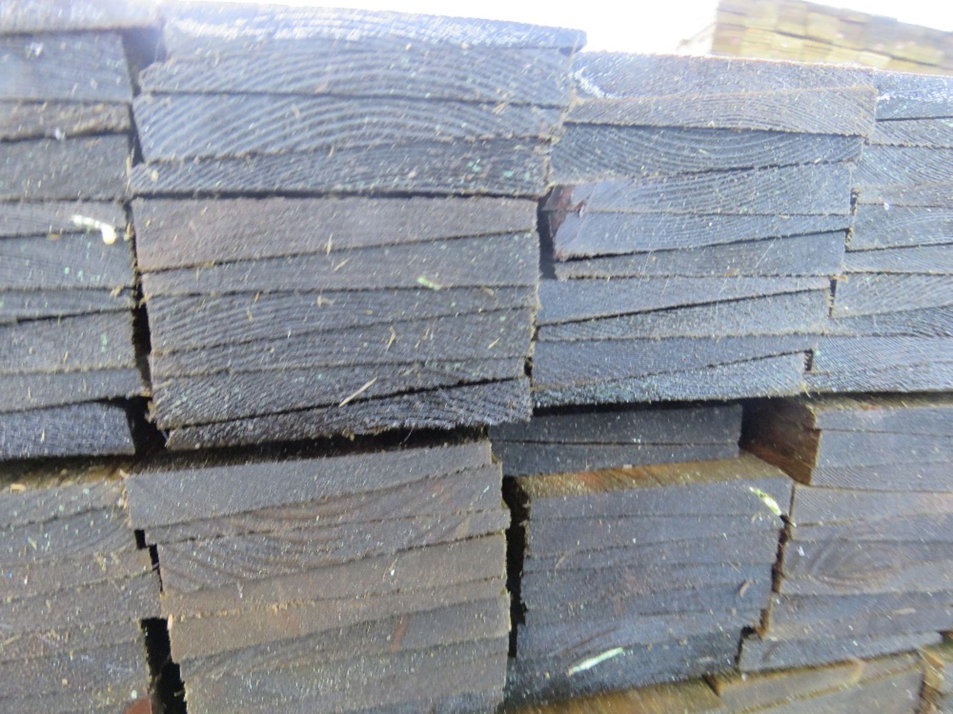 BUNDLE OF PRESSURE TREATED FEATHER EDGE TIMBER CLADDING: 0.9M LENGTH X 10CM WIDTH APPROX. - Image 3 of 3