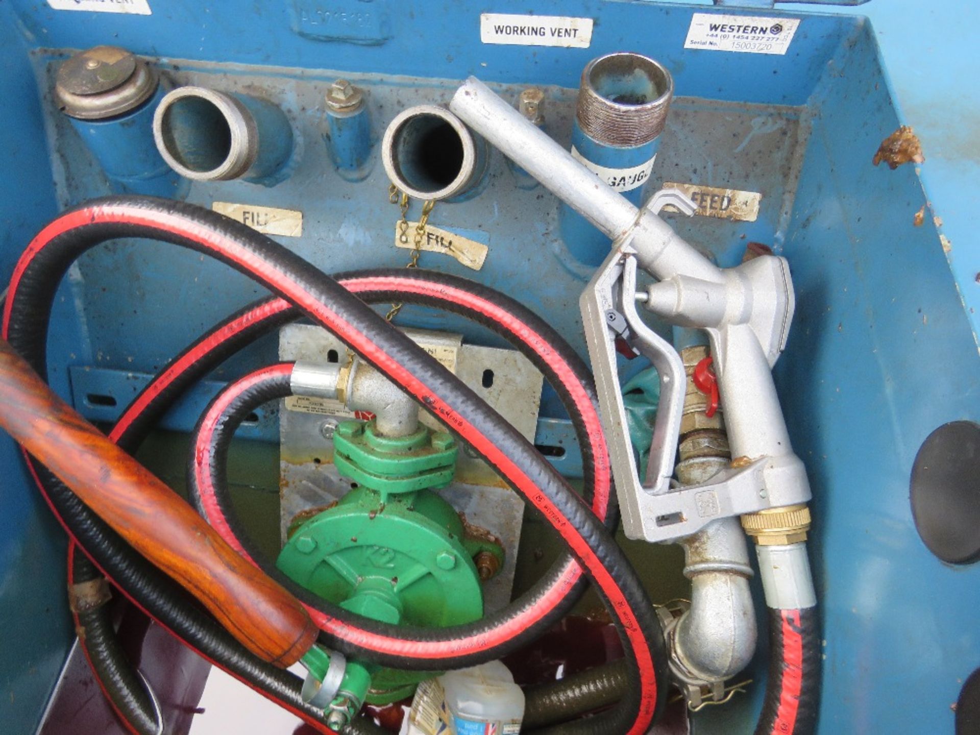 CONQUIP 950 LITRE FUEL FLASK / SITE DIESEL BOWSER STORE WITH PUMP AND HOSE, YEAR 2015. THIS LOT IS - Image 6 of 6