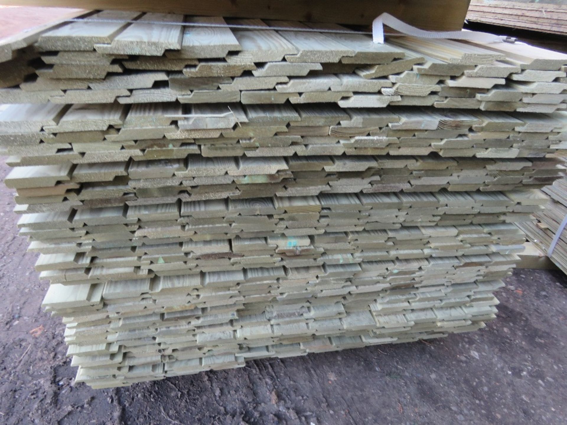 LARGE PACK OF TREATED SHIPLAP FENCE CLADDING TIMBER BOARDS. SIZE: 1.83M LENGTH X 10CM WIDTH APPROX. - Image 2 of 3