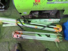 2 X SURVEY STAFFS PLUS 2 X TRIPODS. NO VAT CHARGED ON THE HAMMER PRICE OF THIS LOT.