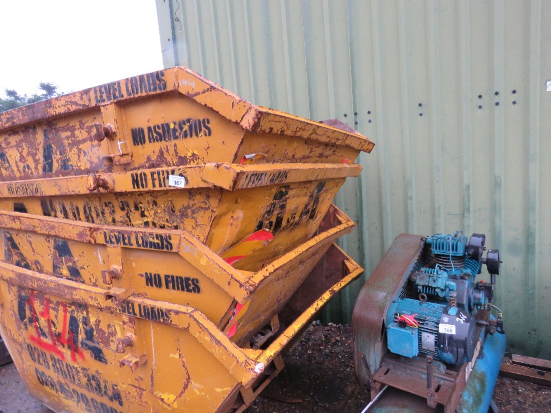 STACK OF 4 X CHAIN LIFT SKIPS, FLOORS LOOKED SOUND FROM INITIAL INSPECTION. - Image 2 of 4