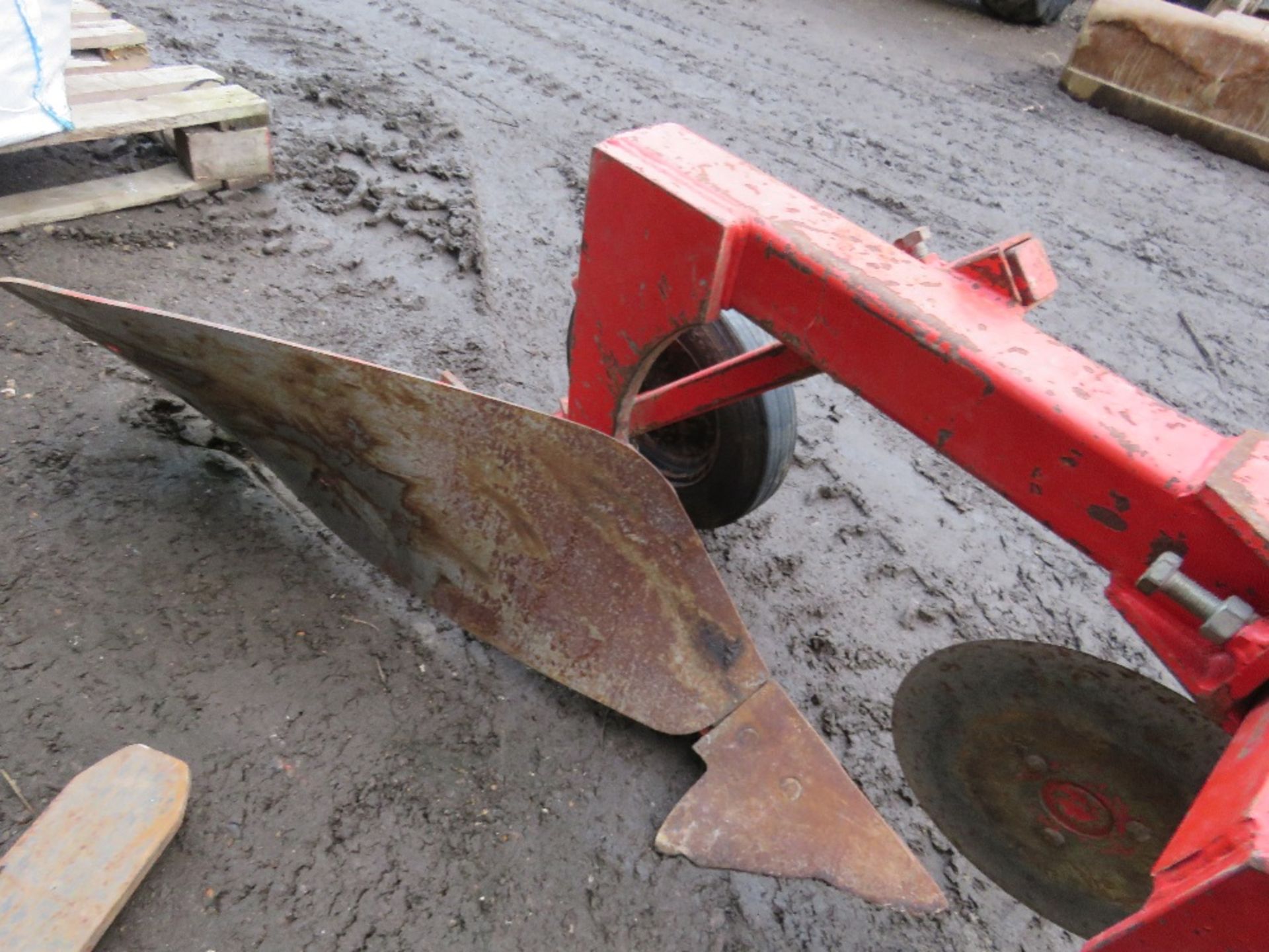 DW TOMLIN SINGLE FURROW PLOUGH FOR COMPACT TRACTOR. - Image 4 of 4
