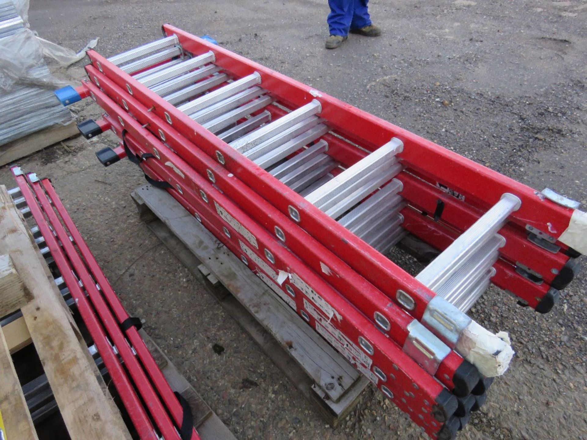 3 X GRP 3 STAGE EXTENDING LADDERS. NO VAT ON HAMMER PRICE. - Image 3 of 3