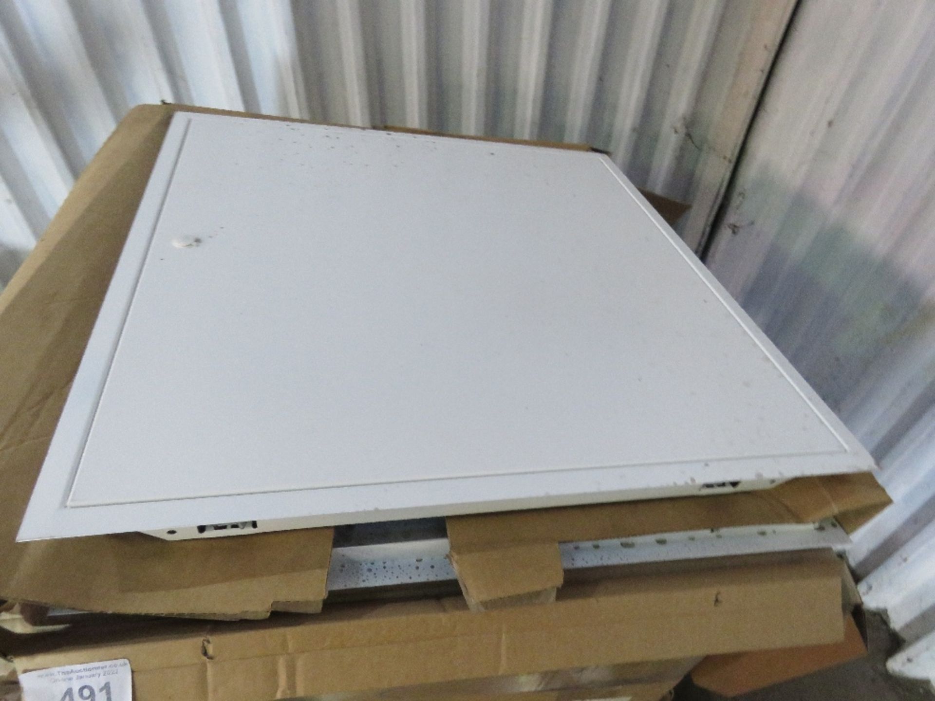 18NO FIRE RATED ACCESS HATCH PANELS, 600MM X 600MM BEING 6 X BOXES OF 3 IN EACH. - Image 2 of 3