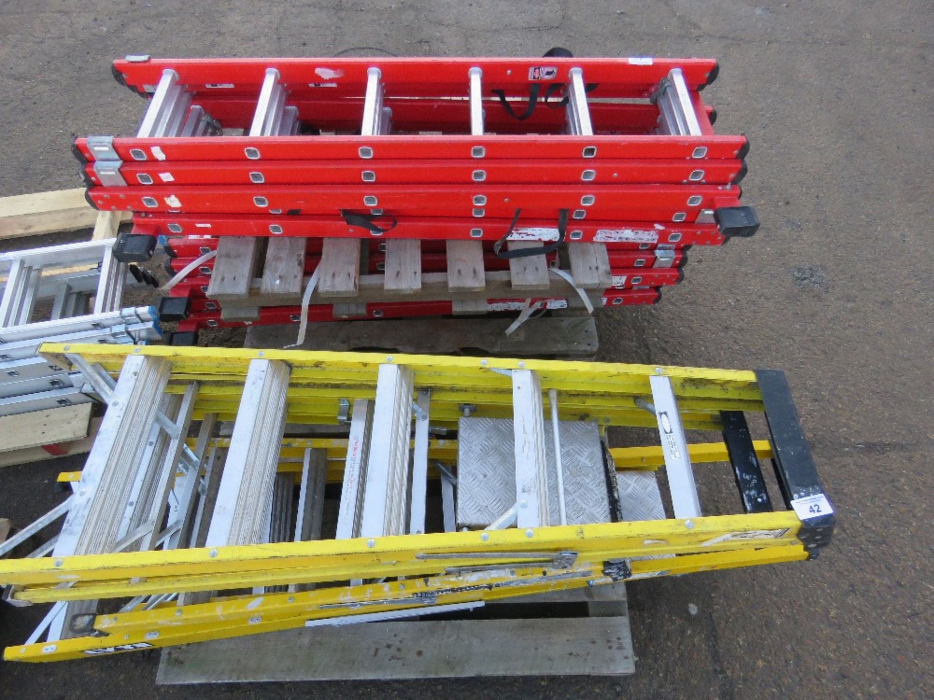 4 X YELLOW GRP STEP LADDERS. THIS LOT IS SOLD UNDER THE AUCTIONEERS MARGIN SCHEME, THEREFORE NO VAT - Image 3 of 3