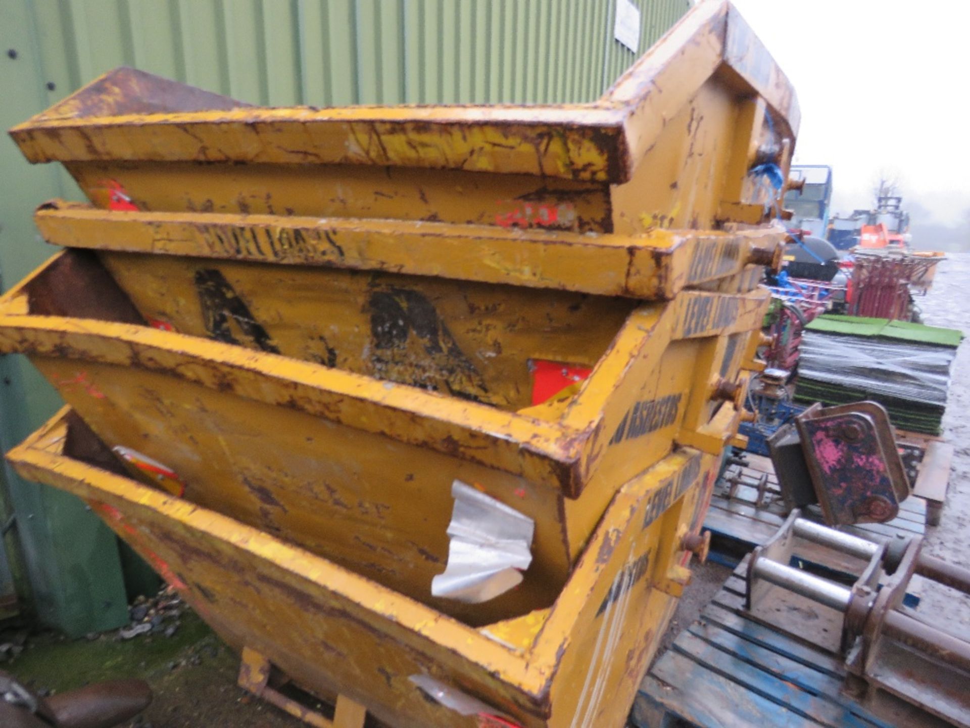 STACK OF 4 X CHAIN LIFT SKIPS, FLOORS LOOKED SOUND FROM INITIAL INSPECTION. - Image 3 of 4