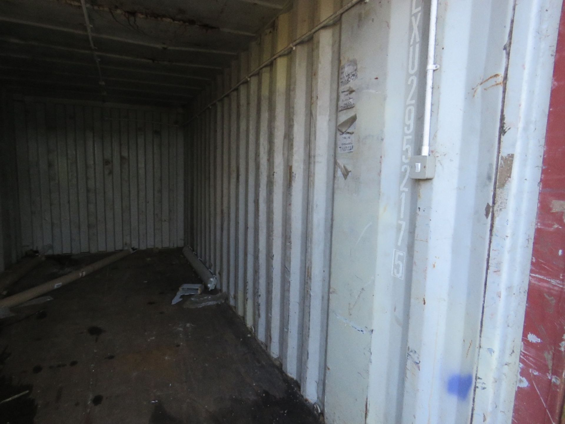 20FT CONTAINER STORE, RE-SKINNED ROOF. THIS LOT IS SOLD UNDER THE AUCTIONEERS MARGIN SCHEME, THEREFO - Image 4 of 6