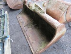 STRICKLAND EXCAVATOR BUCKET: 1.8M WIDTH APPROX, WITH 65MM PINS.