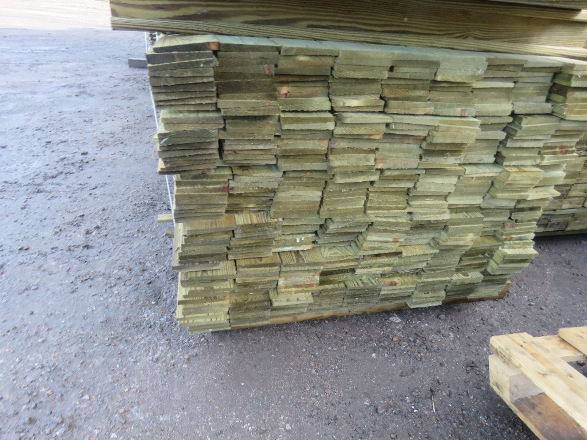 LARGE BUNDLE OF PRESSURE TREATED FEATHER EDGE TIMBER CLADDING: 1.65M LENGTH X 10CM WIDTH APPROX. - Image 2 of 2