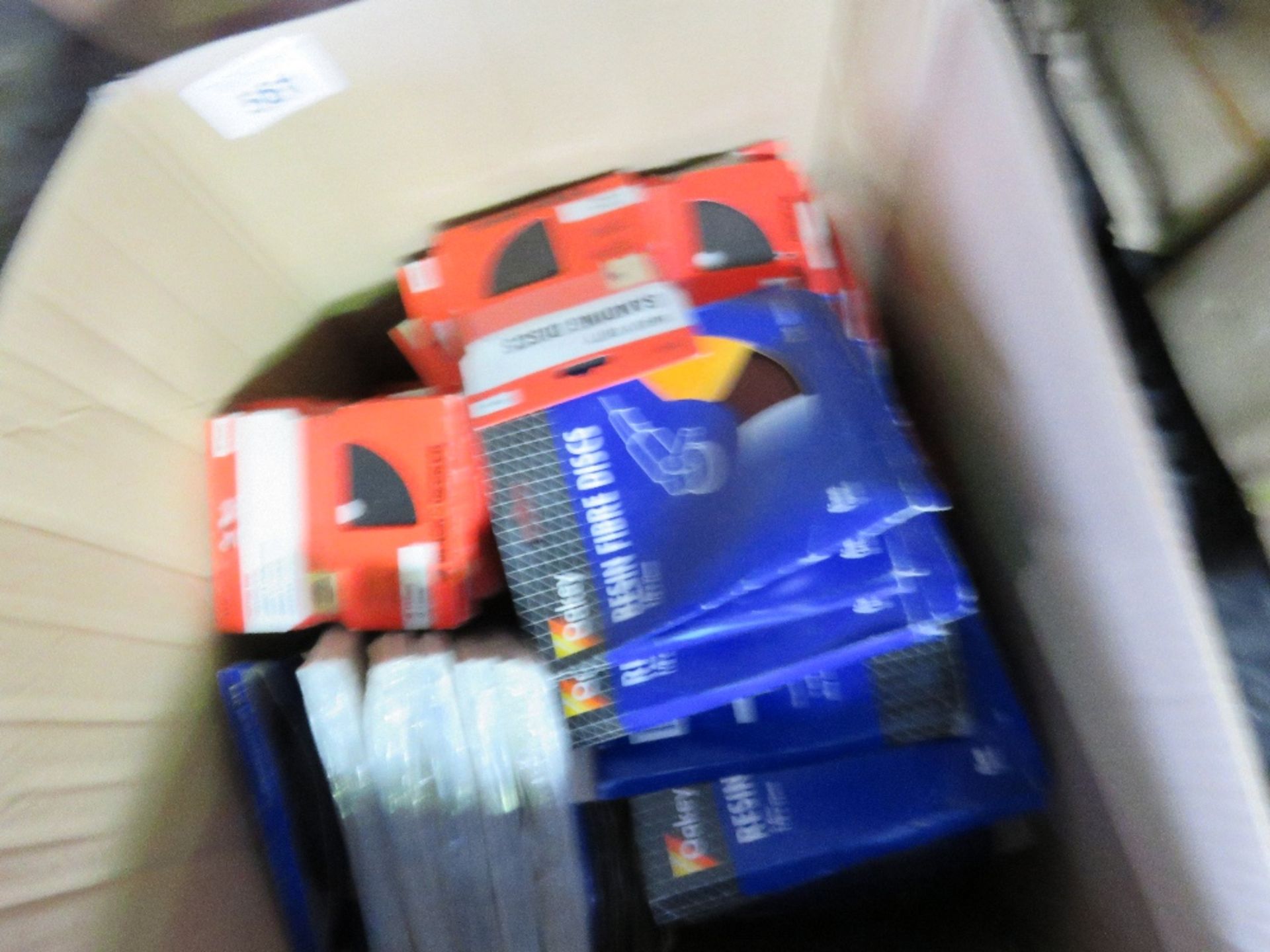 LARGE BOX OF SANDING DISCS/PADS ETC, SOURCED FROM SHOP CLOSURE. - Image 2 of 2