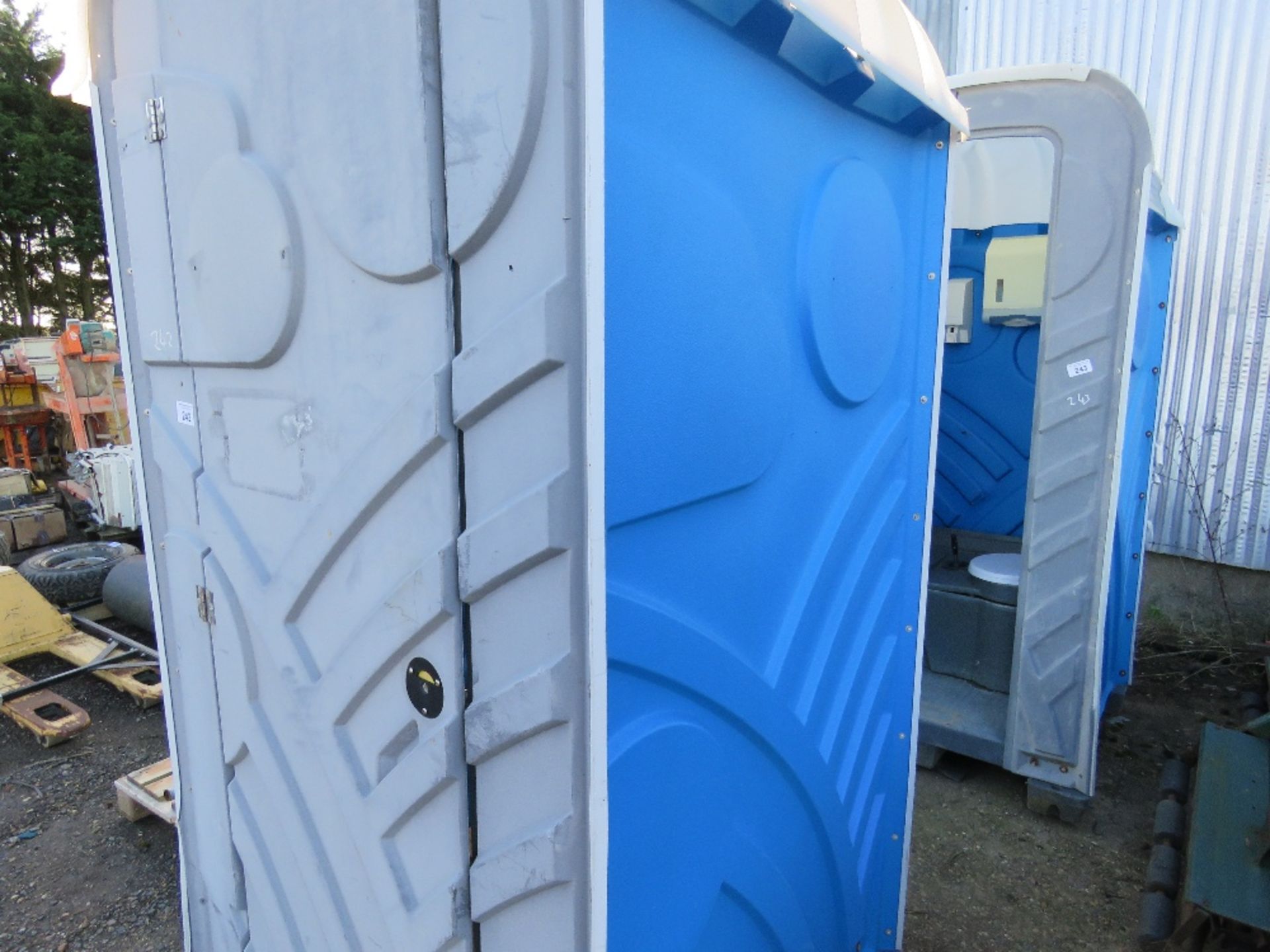 PORTABLE TOILET SHELL. - Image 2 of 4