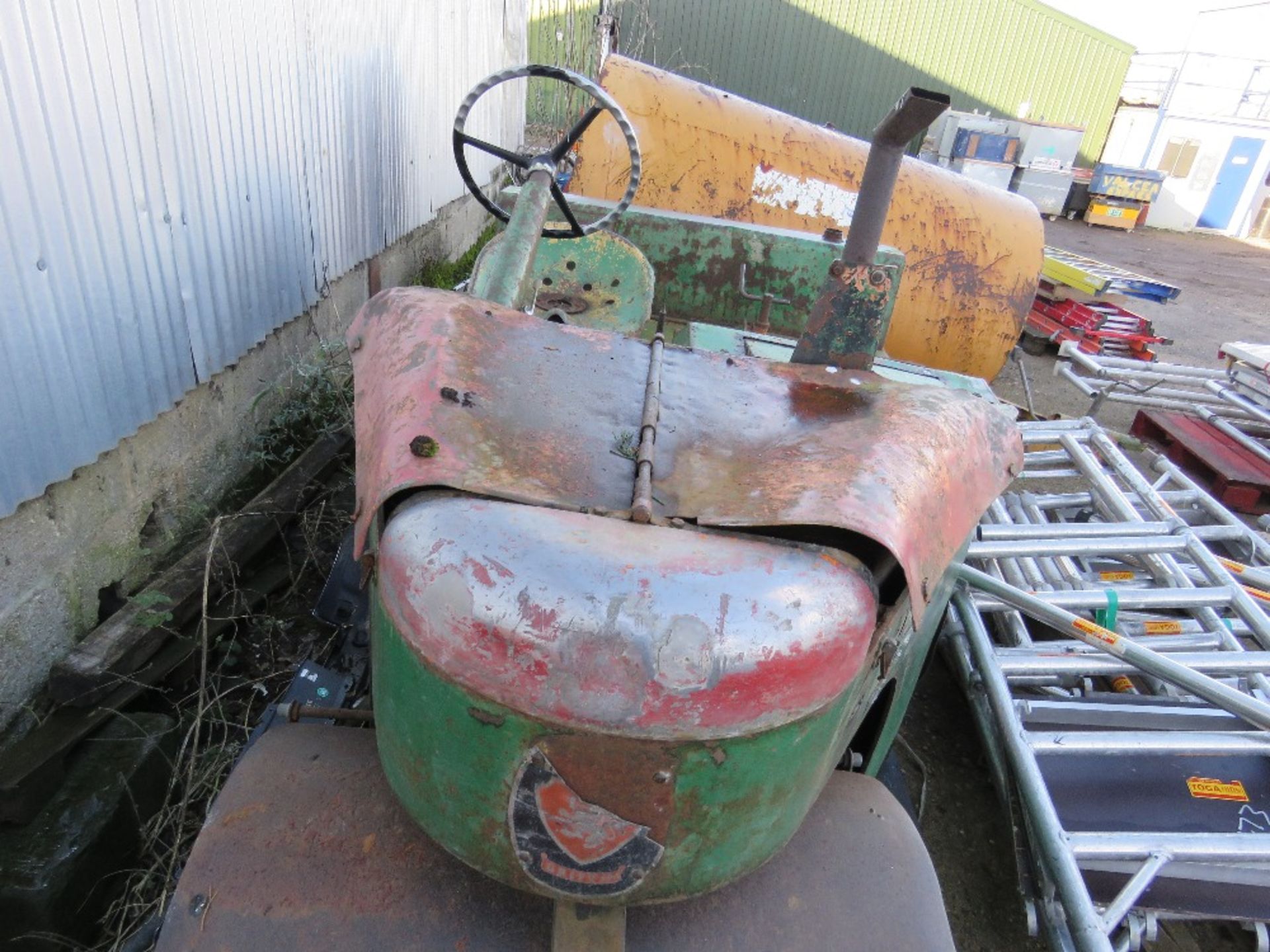 THOMAS GREEN AND SONS DOUBLE DRUM GREENS ROLLER WITH PETTER ELECTRIC START ENGINE. - Image 3 of 3